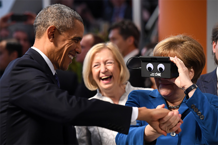 Auf der Hannovermesse haben A. Merkel und B. Obama einen Card-Board-Prototypen einer virtuellen Brille mit Gestensteuerung der Firma Gestigon mit Sitz in Lübeck ausprobiert.