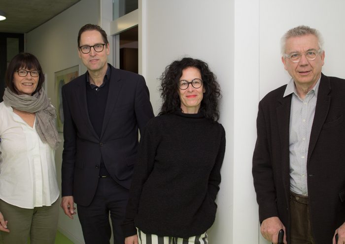 Prof. Dr. Hannes Böhringer (Vorsitzender) Claudia Fischer-Appelt. Designerin. Kreative-Chefin der fischerAppelt-Gruppe, Gründerin von mamamoto und der Designagentur Karl Anders. Dr. Dirk Luckow Intendant DEICHTORHALLEN HAMBURG GMBH . Dr. Inge Schröder. Geschäftsführerin Wissenschaftszentrum Kiel GmbH Dr. Luise Wagner. Freie Autorin, Regisseurin und Producerin