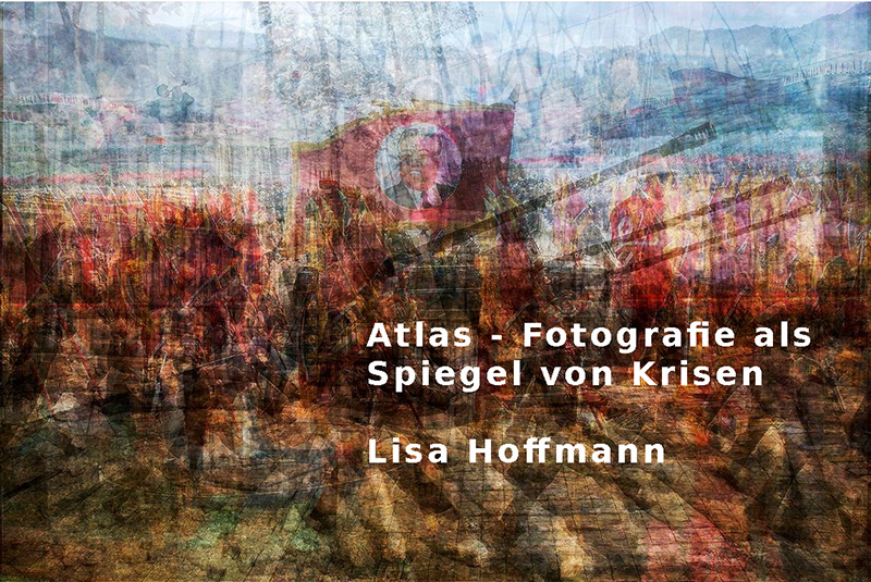 Anfrage erfolgreich Ein überlagertes, abstraktes Bild in Erdtönen zeigt verpixelte Formen und die weiße Schrift "Atlas – Fotografie als Spiegel von Krisen Lisa Hoffmann".