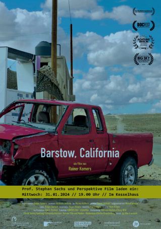 Ein Filmplakat für "Barstow, California" zeigt einen verrosteten roten Pickup-Truck vor einer kargen Landschaft und einem blauen Himmel mit Wolken, mit Textinformationen zur Vorführung.
