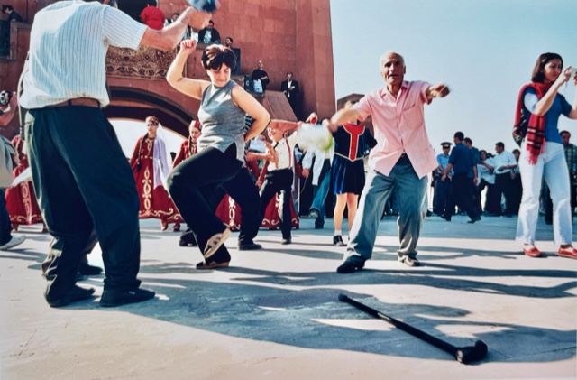 Lili Nahapetian: Being Armenian, Zwischen Trauma und Chance